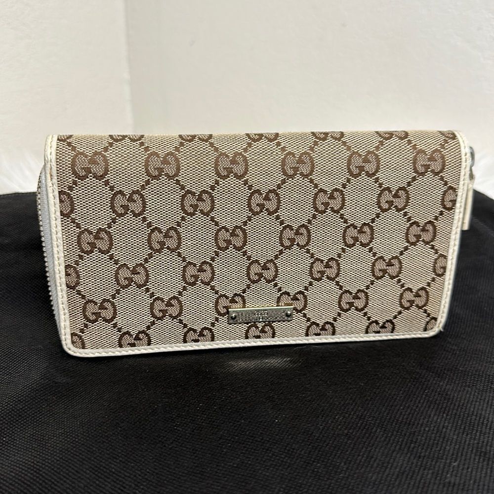 💯Authentic Gucci  Zipped Around Long Wallet🍀
